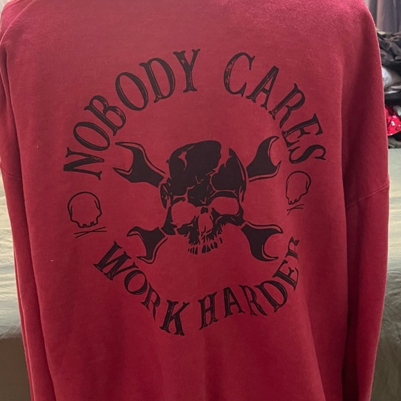 Red Skull Graphic Men's Sweater - Picture 5 of 7